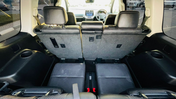 Toyota Prado 2021/ White RHD Diesel AT SUV 4WD view 15