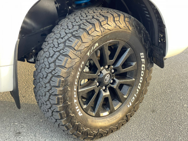 Toyota Prado 2021/ White RHD Diesel AT SUV 4WD view 25